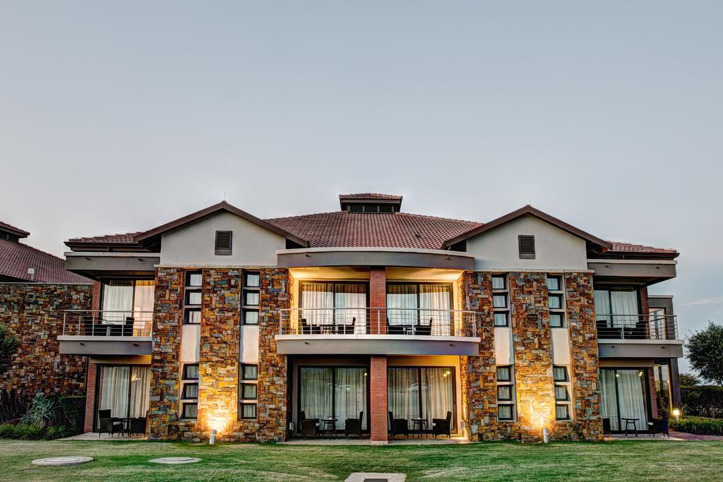 Royal Marang Hotel Phokeng Exteriör bild The Kingdom Hotel