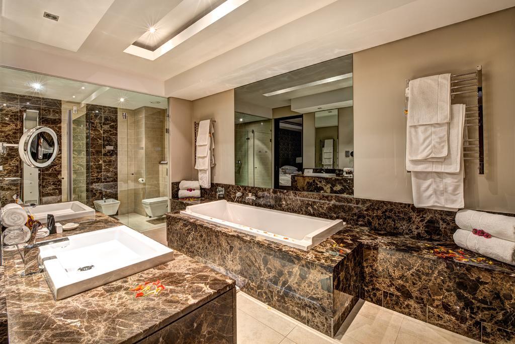 Royal Marang Hotel Phokeng Rum bild Bathroom